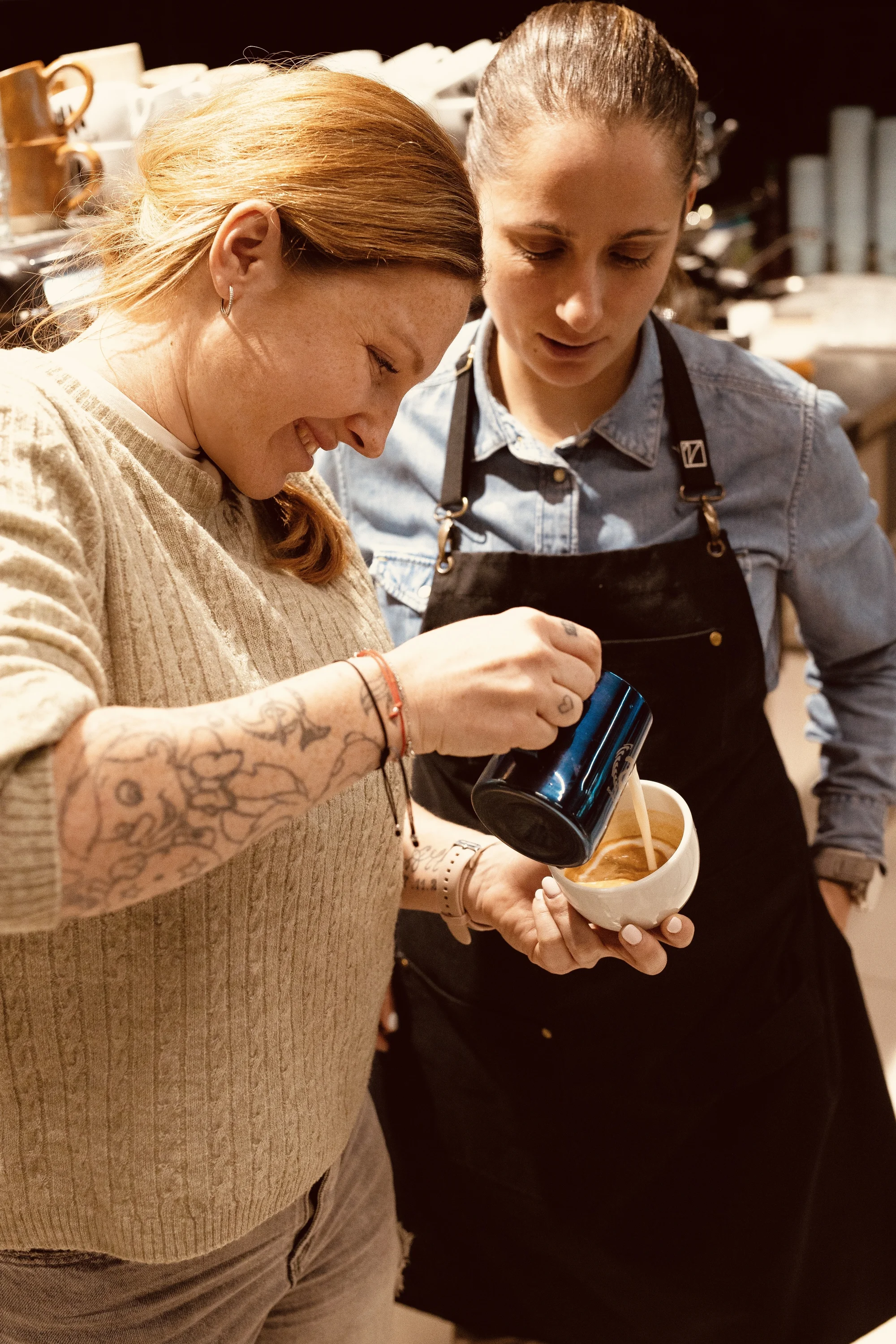 Dárek pro milovníky kávy: baristický kurz pro začátečníky, domácí příprava espressa i latte art