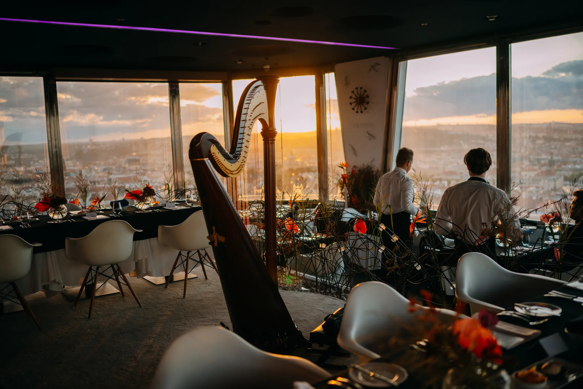 Dárkové poukazy na jídlo i nápoje ve 3 restauracích Žižkovské věže: Miminoo, Oblaca a Bistro 66