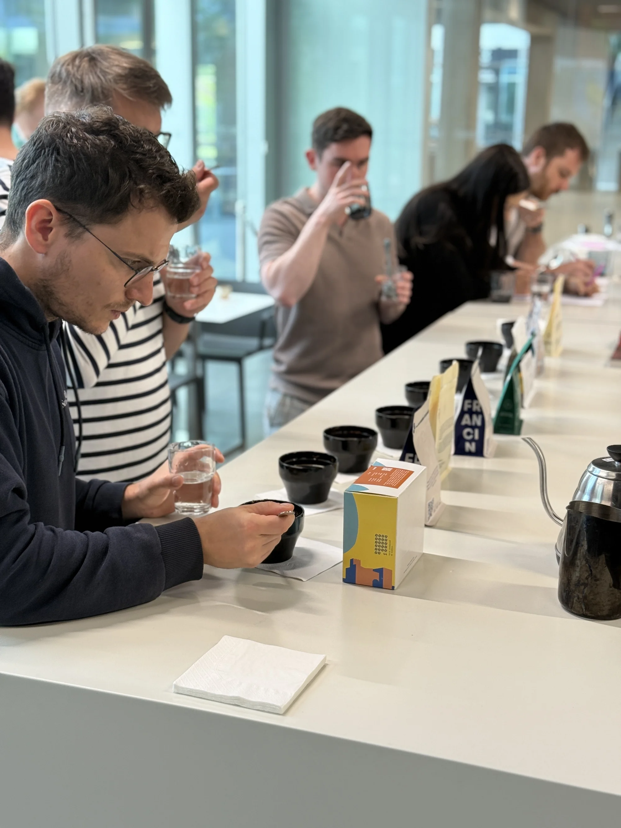 Cupping: zážitková degustace kávy z celého světa i kofeinový dárek pro 1 i 2 osoby