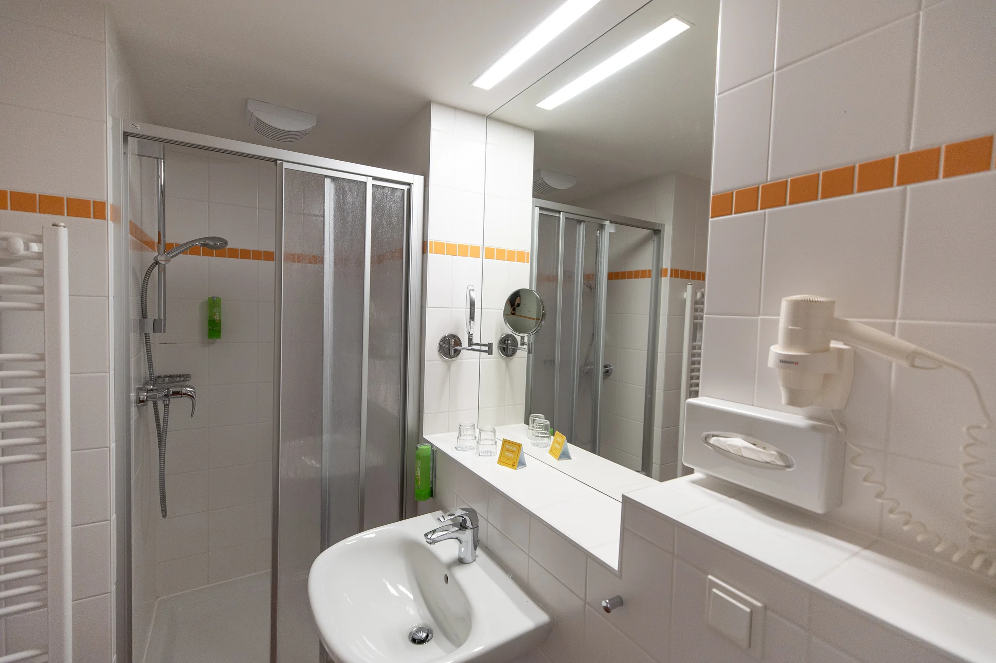 Aktivní dovolená v Alpách: 3* hotel s polopenzí a lesní saunou, 5 minut od centra Donnersbachwaldu
