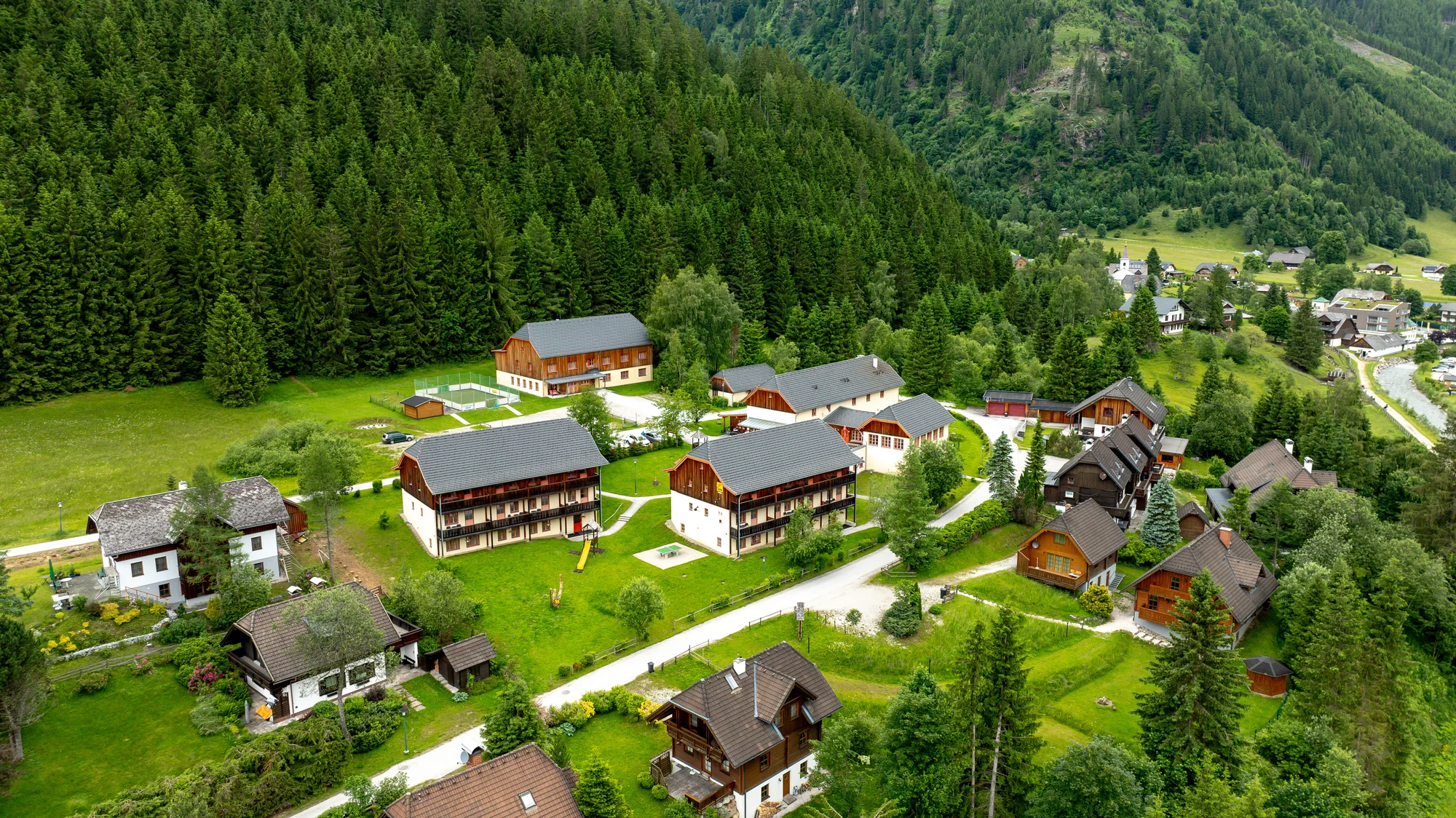 Aktivní dovolená v Alpách: 3* hotel s polopenzí a lesní saunou, 5 minut od centra Donnersbachwaldu