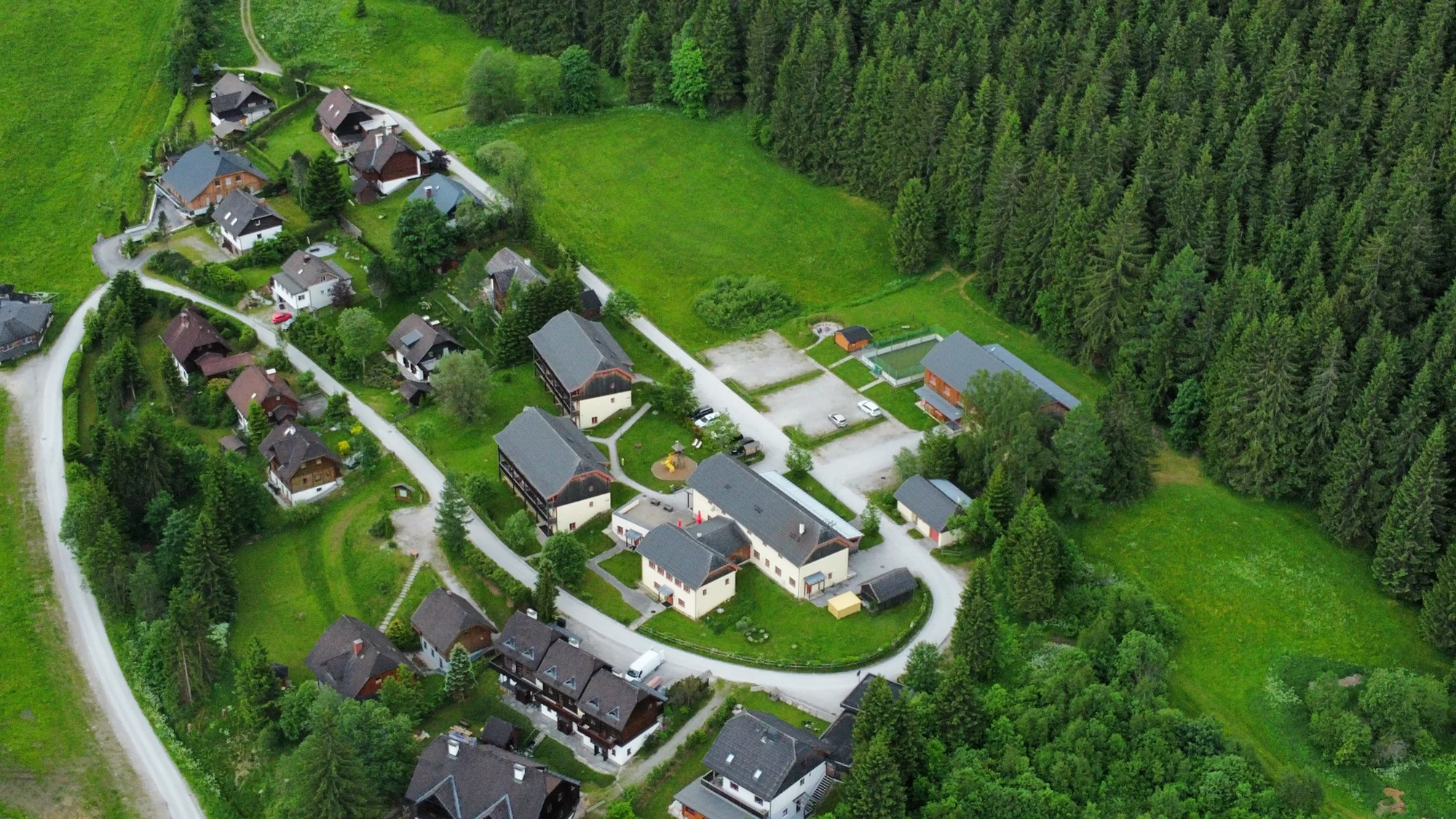 Aktivní dovolená v Alpách: 3* hotel s polopenzí a lesní saunou, 5 minut od centra Donnersbachwaldu