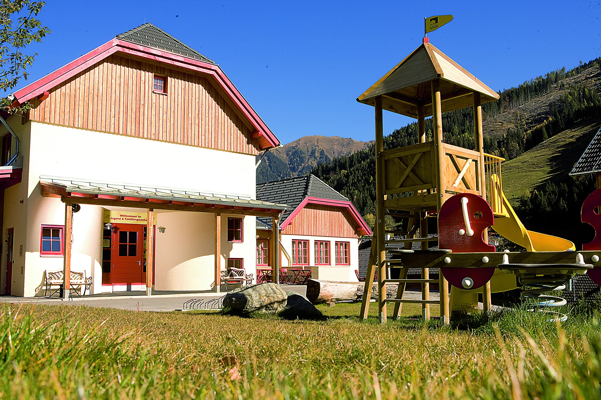 Aktivní dovolená v Alpách: 3* hotel s polopenzí a lesní saunou, 5 minut od centra Donnersbachwaldu
