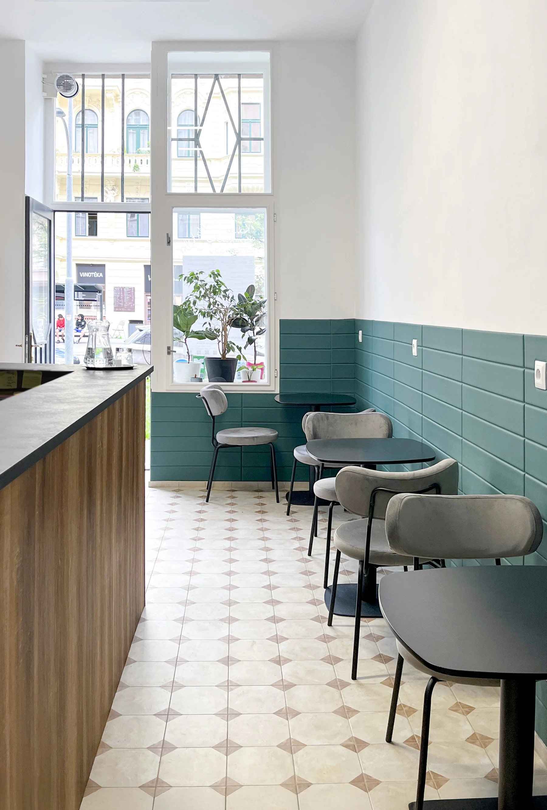Vršovické bistro: sladké či slané mini lívanečky a nápoj dle výběru, pro 1 i 2 osoby