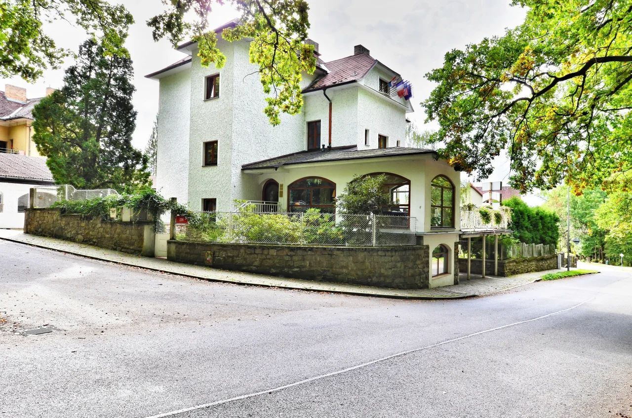 Příjemný tříhvězdičkový hotel u píseckých lesů i s možností snídaní