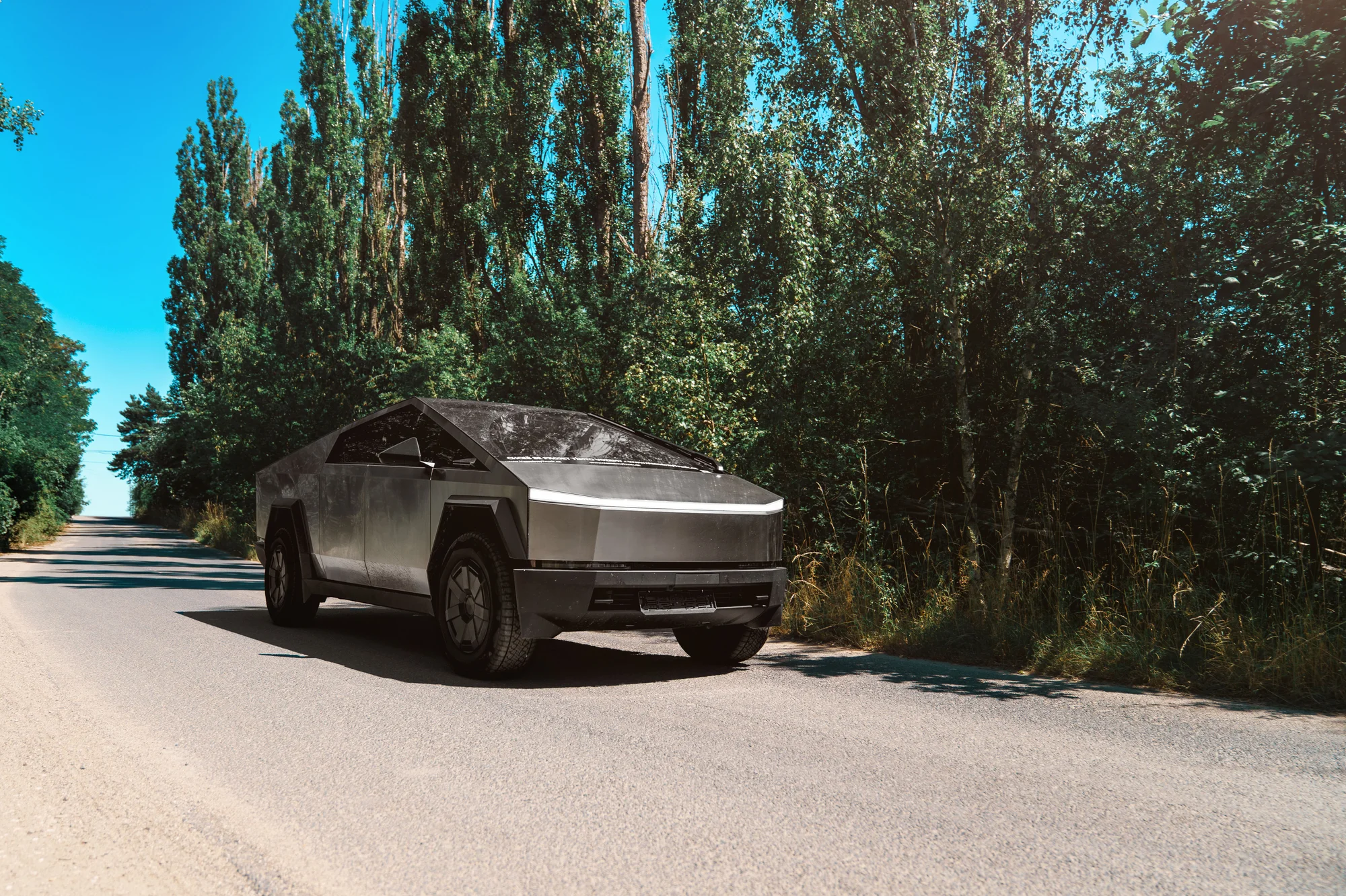 Unikátní Tesla Cybertruck: spolujízda nebo řízení vč. focení