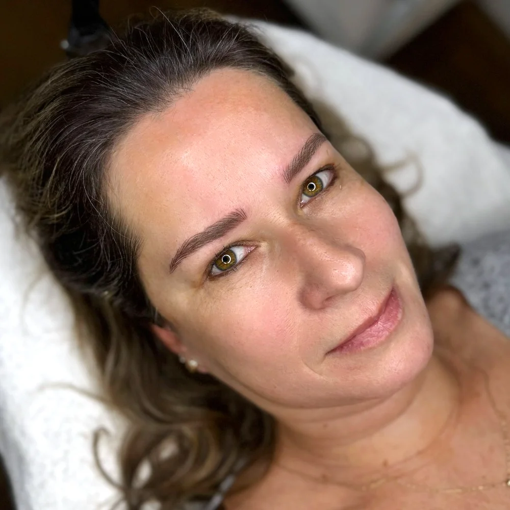 Dokonalý pohled a smyslný úsměv: permanentní make-up obočí nebo rtů