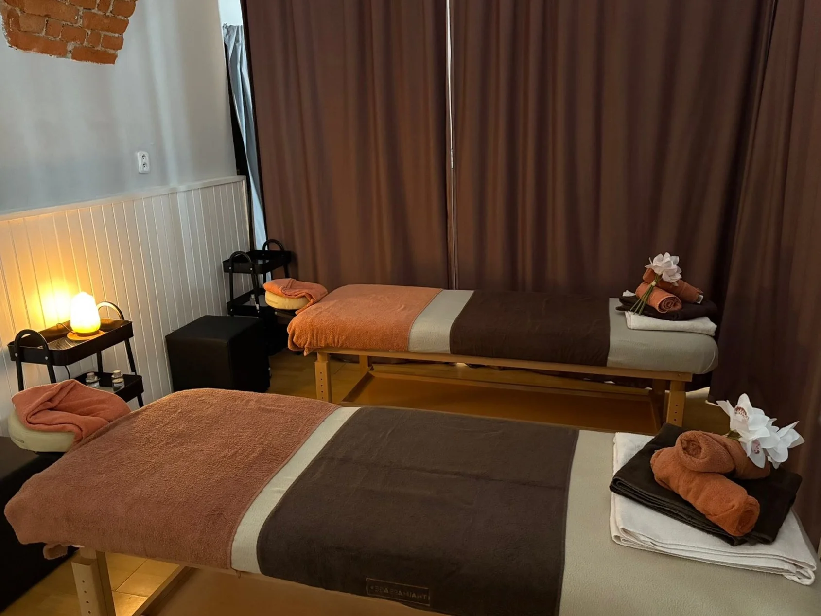 Relaxace z rukou Filipínek: aroma či Bali masáž celého těla nebo masáž zad a šíje