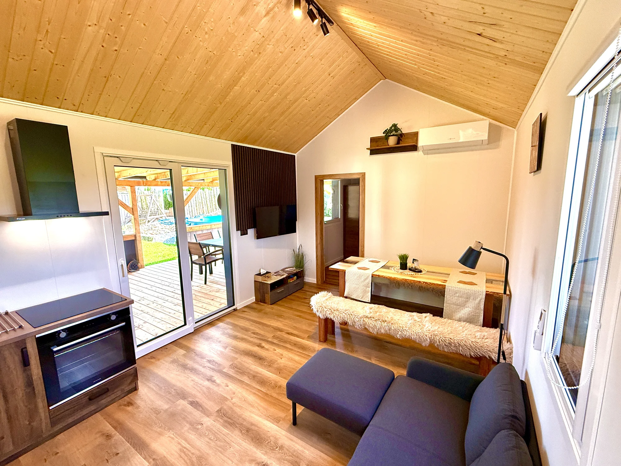 Luxusní glamping na východu Čech: sauna, venkovní vířivka i vyžití pro děti