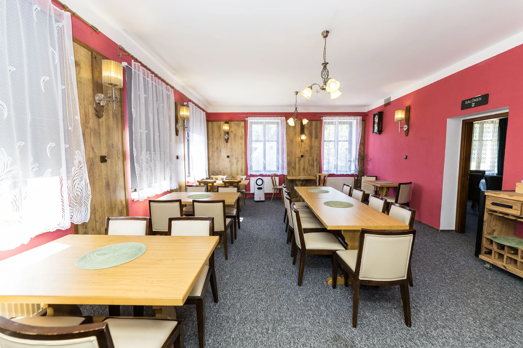 Českosaské Švýcarsko: nový hotel s wellness, snídaně či polopenze i výlety k Pravčické bráně