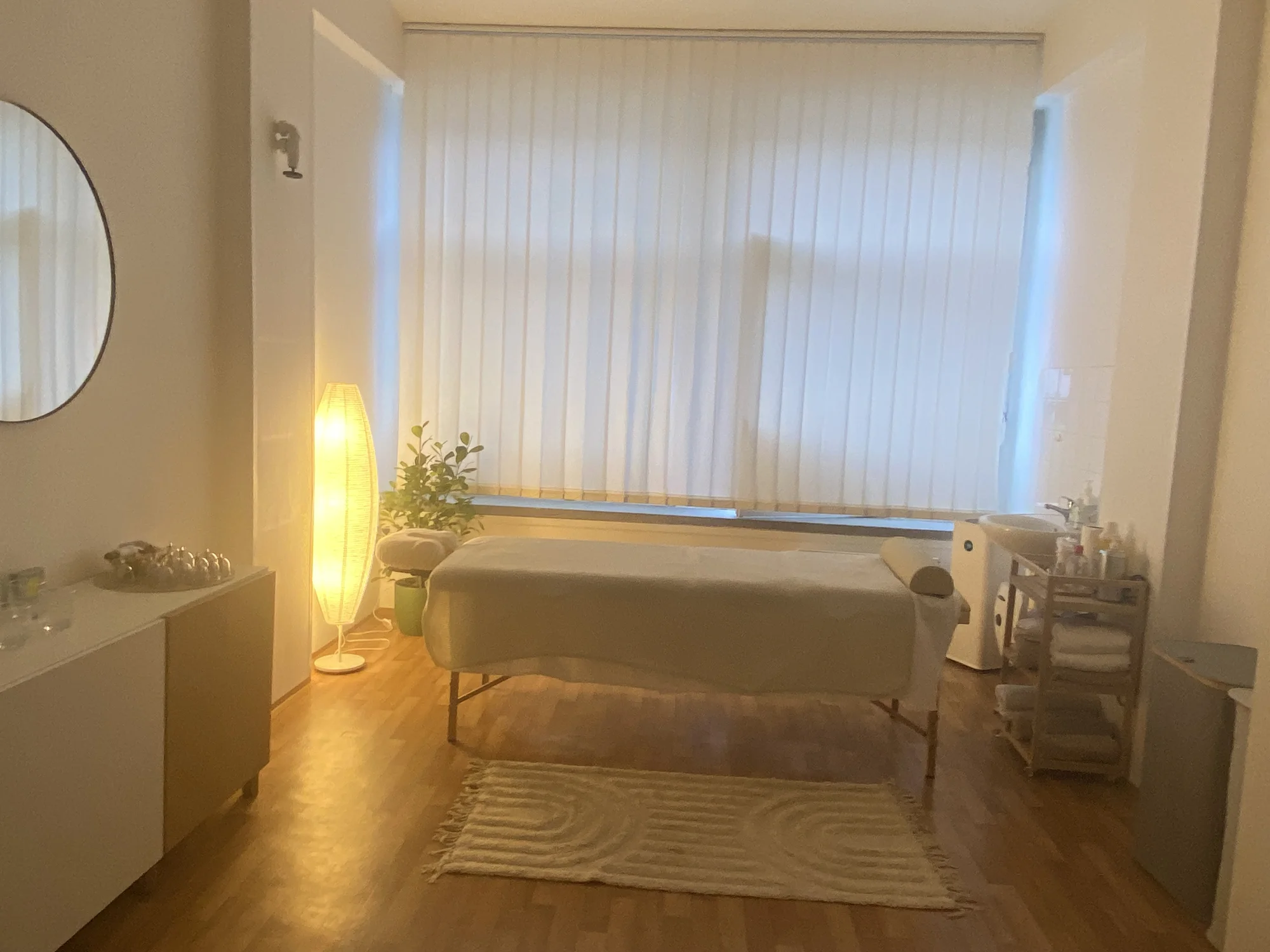 Úleva od bolesti i stresu: relaxační masáž i Dornova metoda až na 90 minut