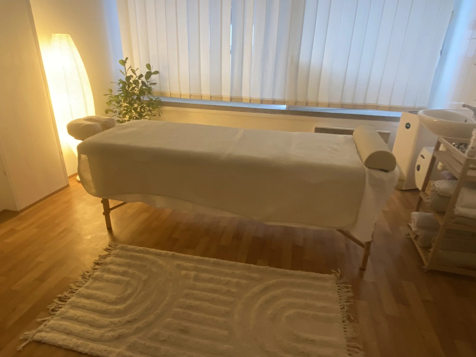 Dejte sbohem bolesti: baňkování, masáž zad a šíje, končetin i celého těla