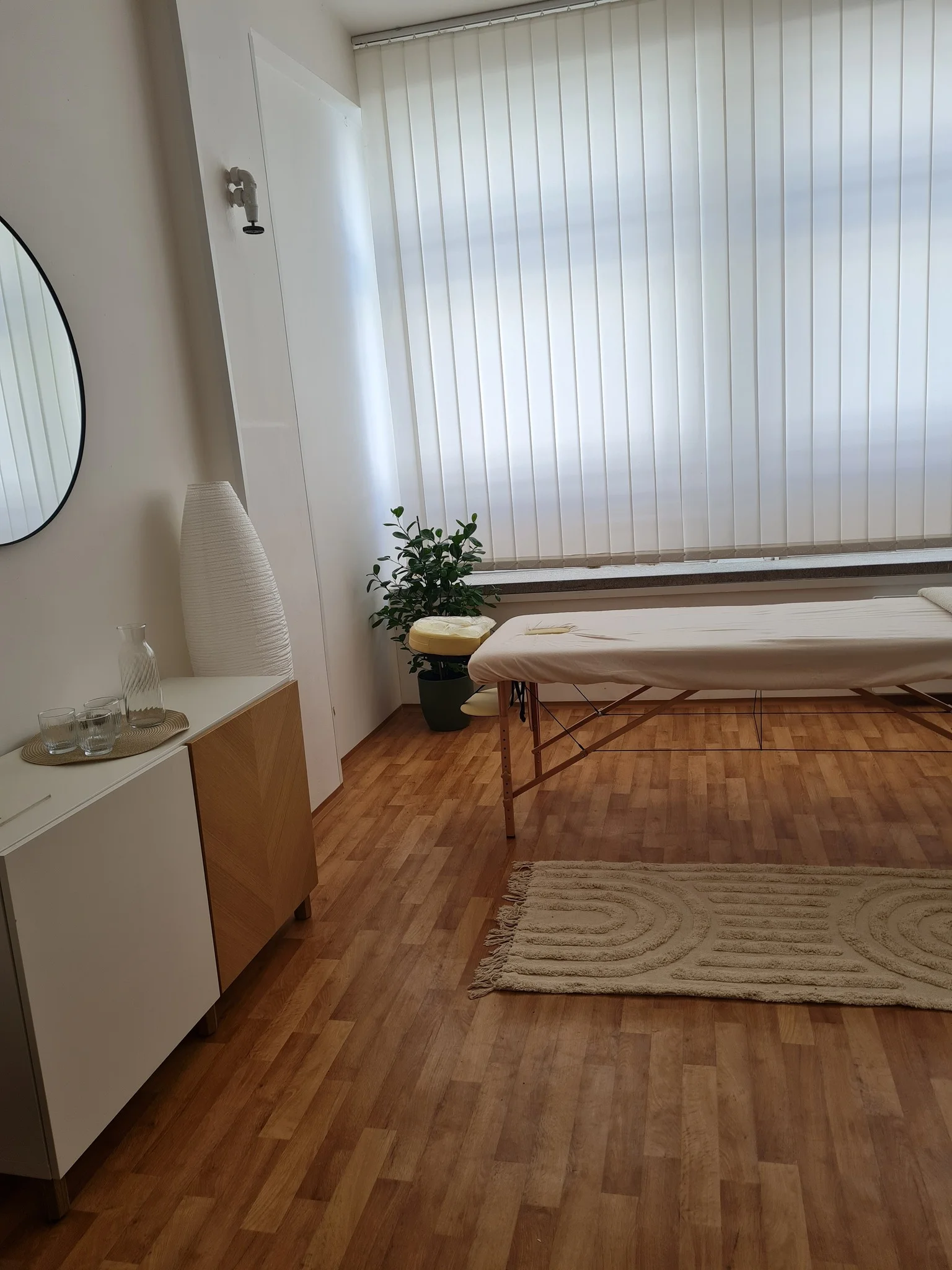 Obličejová masáž gua sha vč. péče nebo havajská Lomi Lomi: 60 či 90 minut