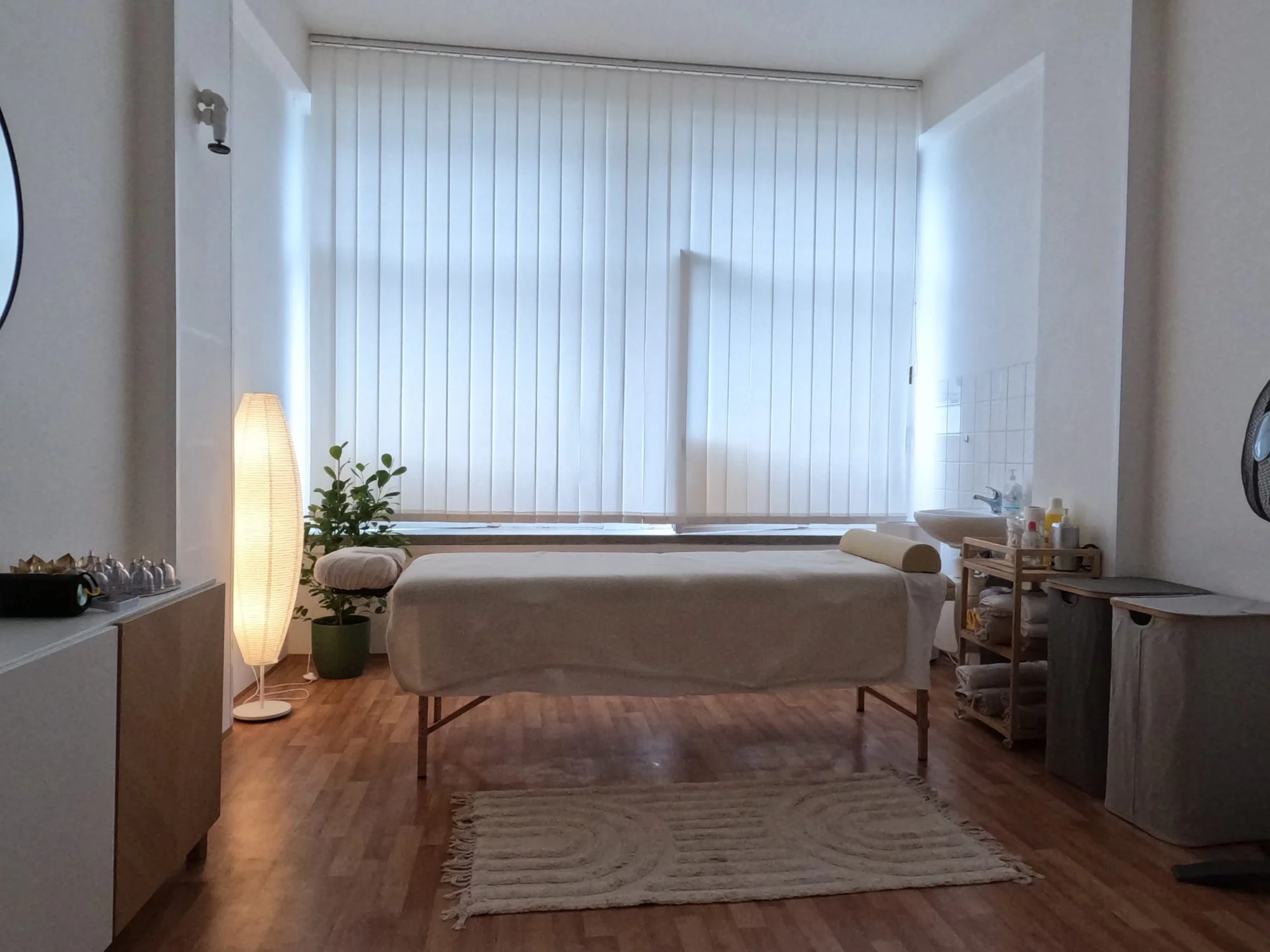 Obličejová masáž gua sha vč. péče nebo havajská Lomi Lomi: 60 či 90 minut