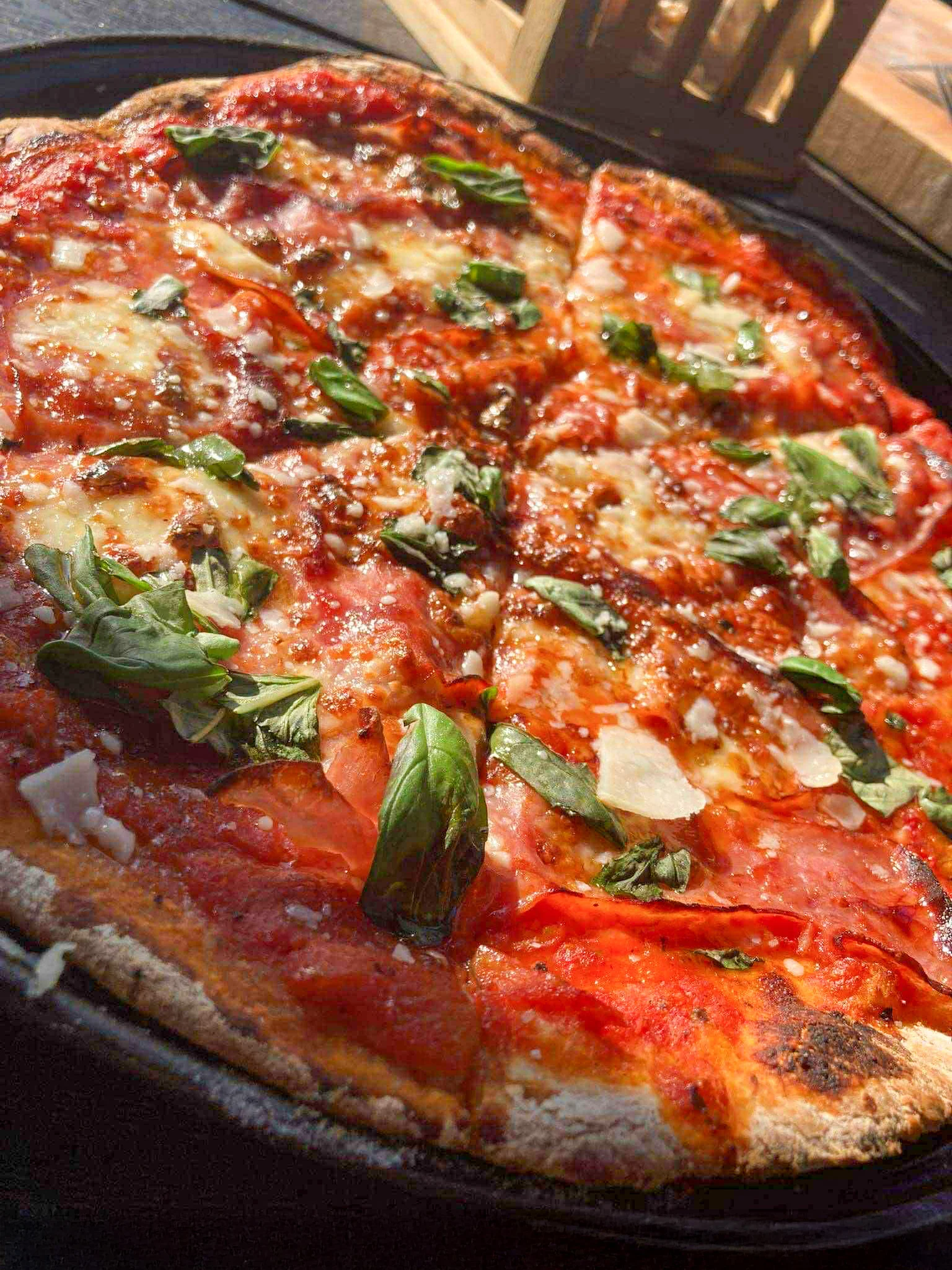 Ochutnejte pravou neapolskou Margheritu: pizza a nápoj dle výběru pro 1 nebo 2 osoby