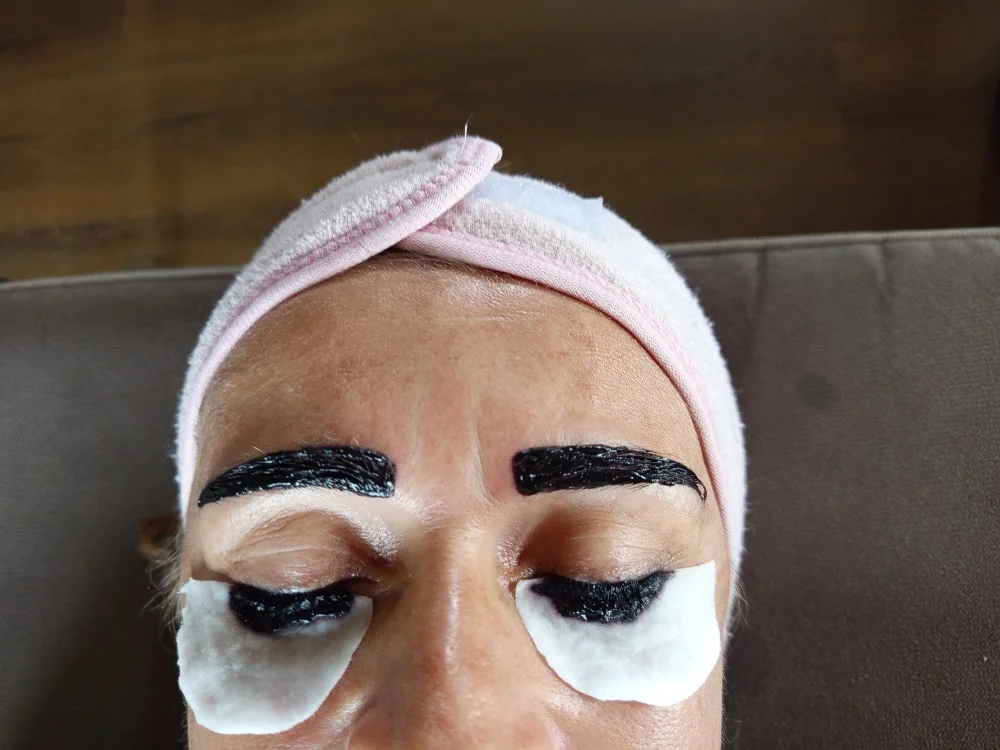 Laminace obočí, lash lifting nebo masáž obličeje a dekoltu