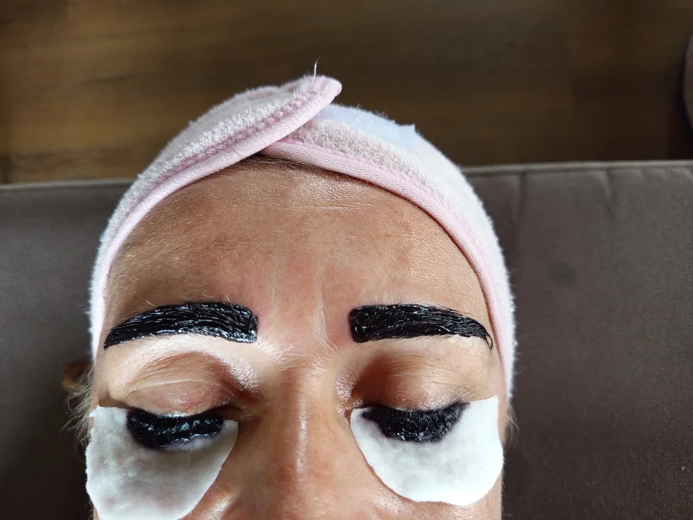 Laminace obočí, lash lifting nebo masáž obličeje a dekoltu