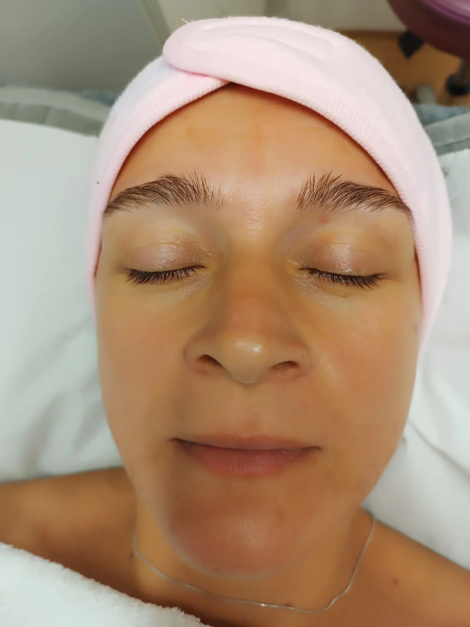 Laminace obočí, lash lifting nebo masáž obličeje a dekoltu