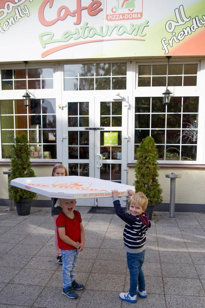Obří křupavá pizza o průměru 100 cm podle výběru ze 32 druhů