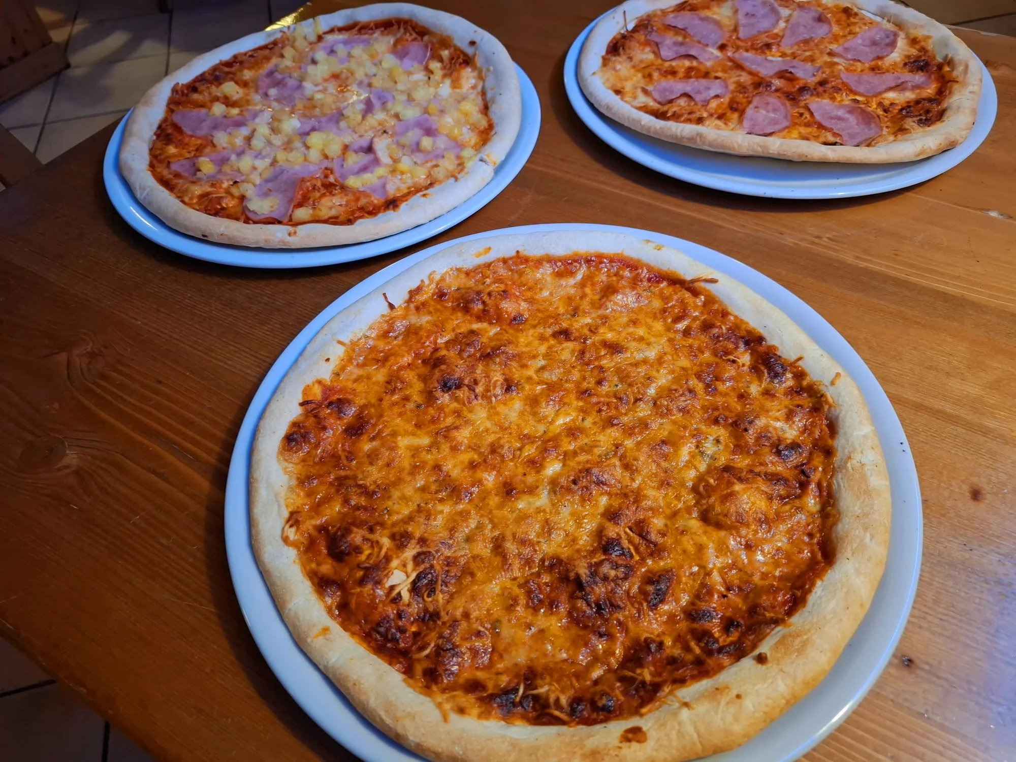 Pizza podle výběru ze 7 druhů i s nápojem pro 1 nebo 2 osoby