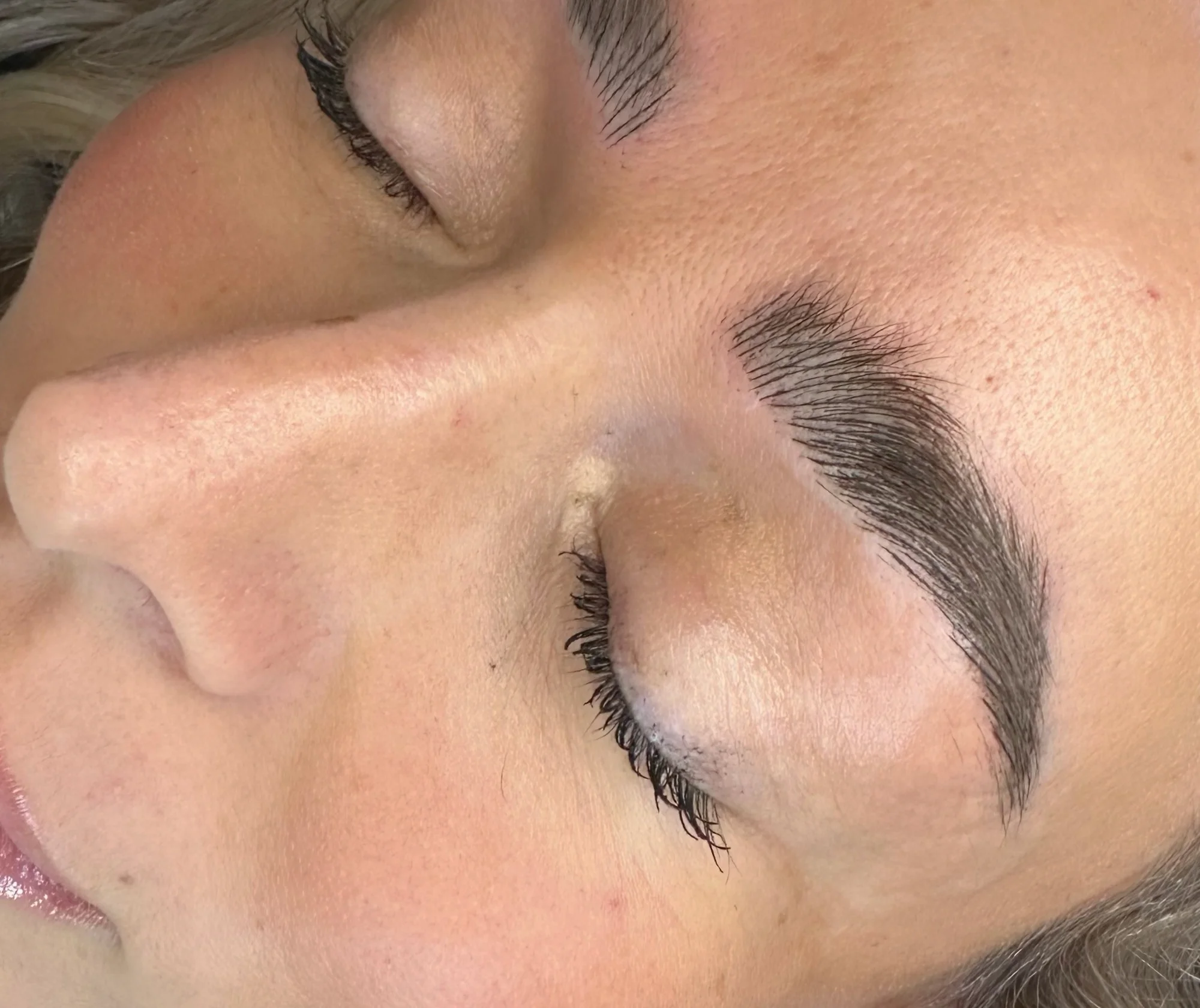 Permanentní make-up: rty nebo microblading či shading obočí vč. péče