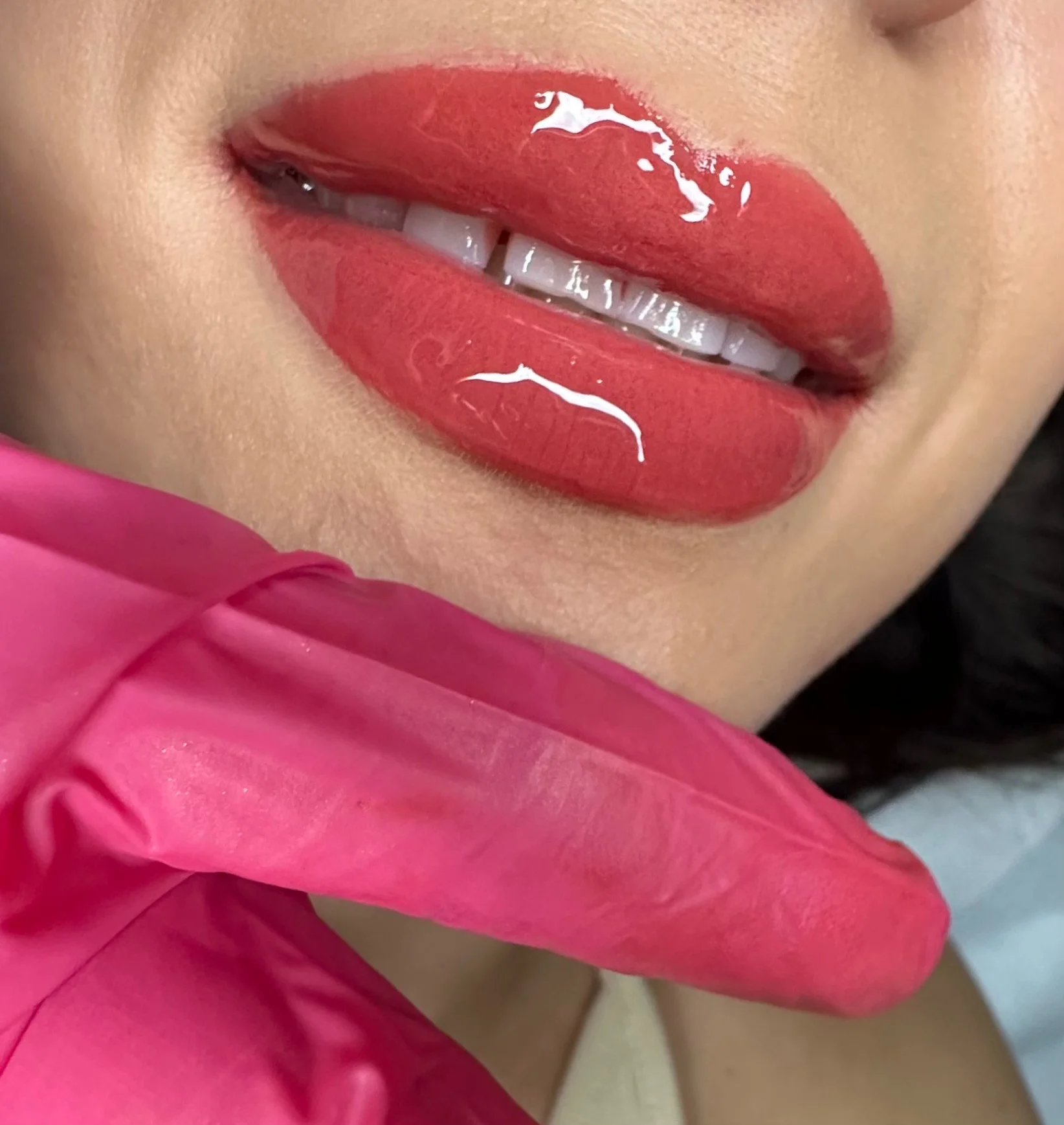 Permanentní make-up: rty nebo microblading či shading obočí vč. péče