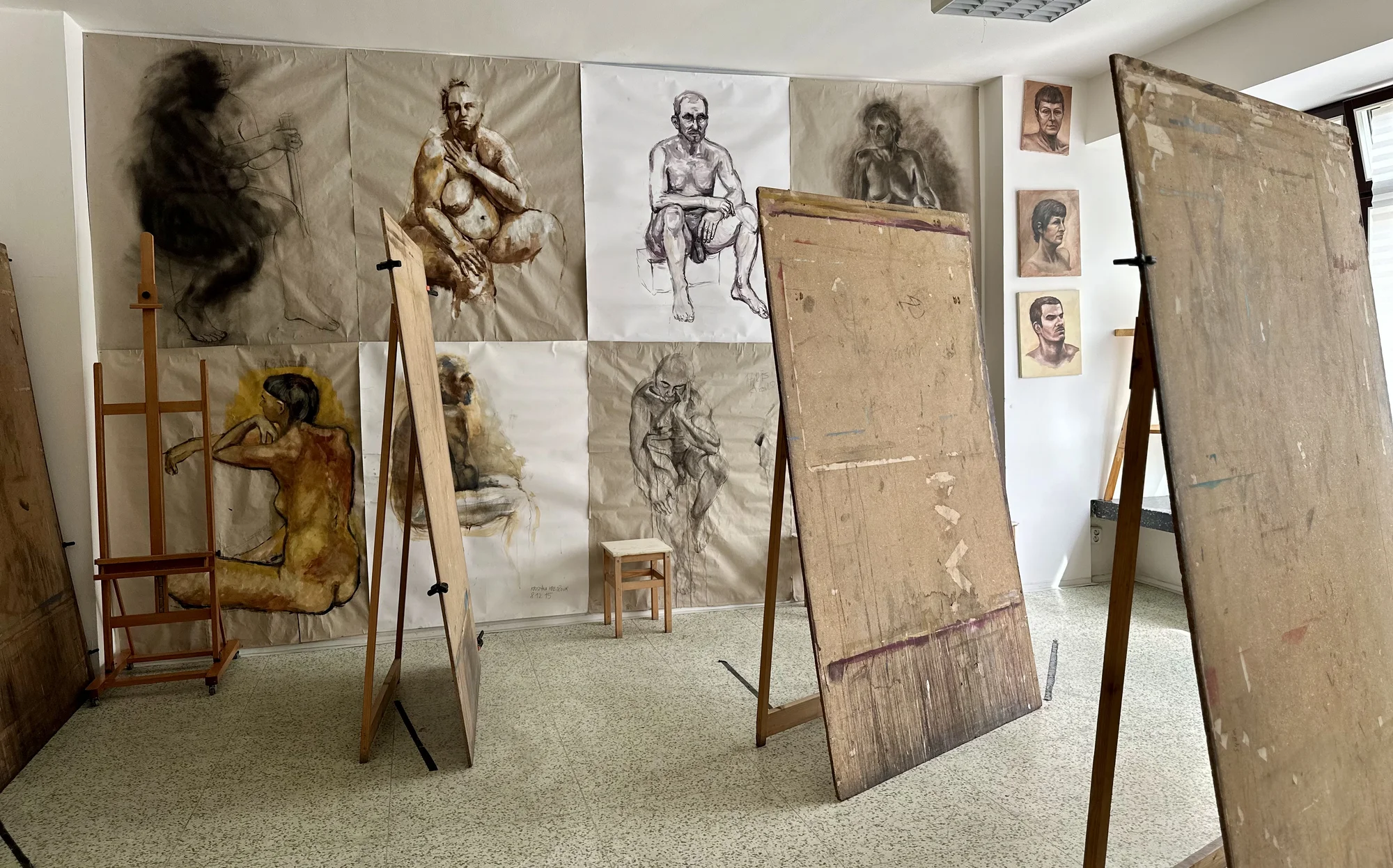 Víkendový kurz figurální kresby a malby v Ateliéru výtvarného umění