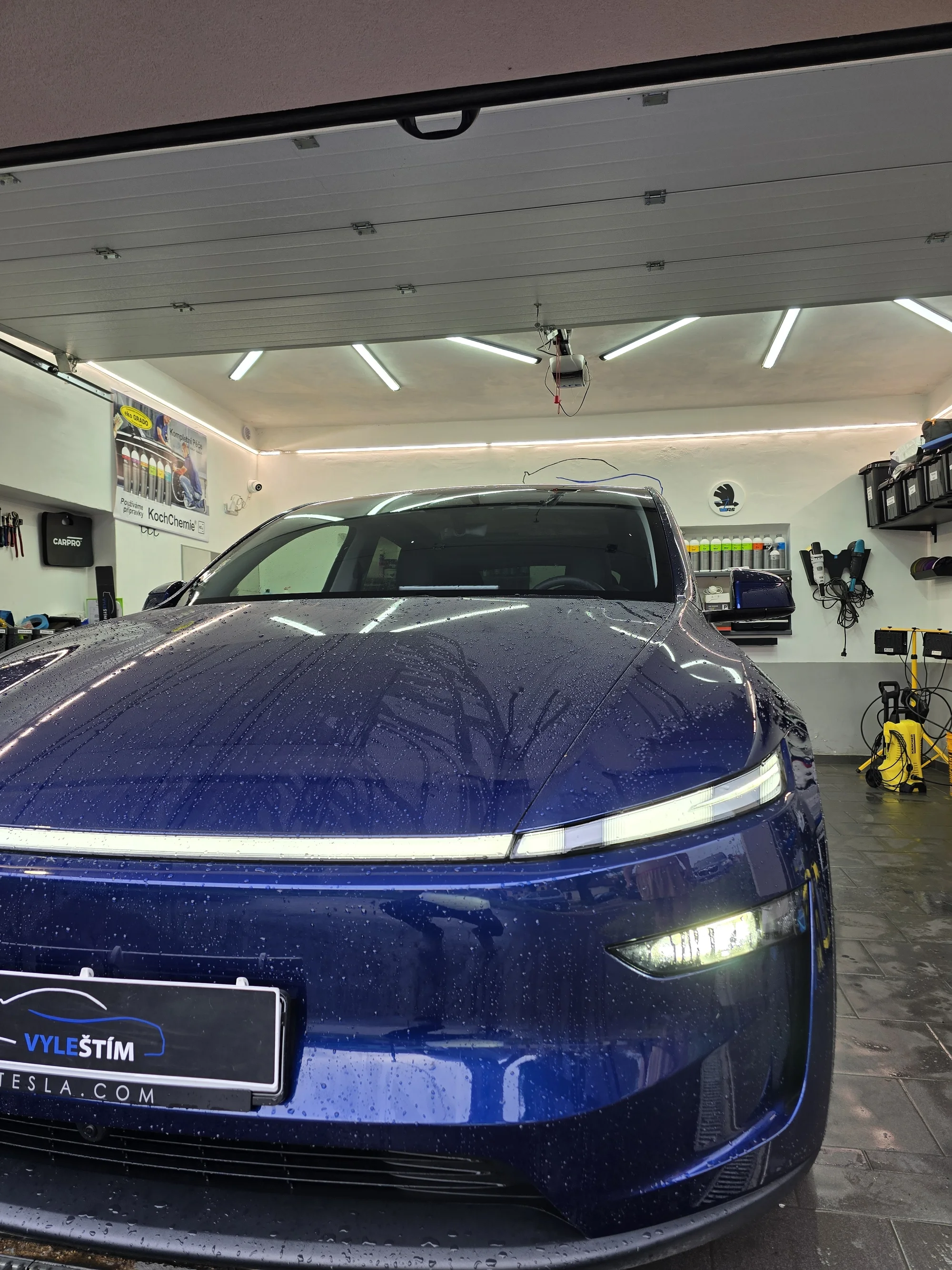 Důkladné mytí interiéru či exteriéru auta i detailní čištění kol