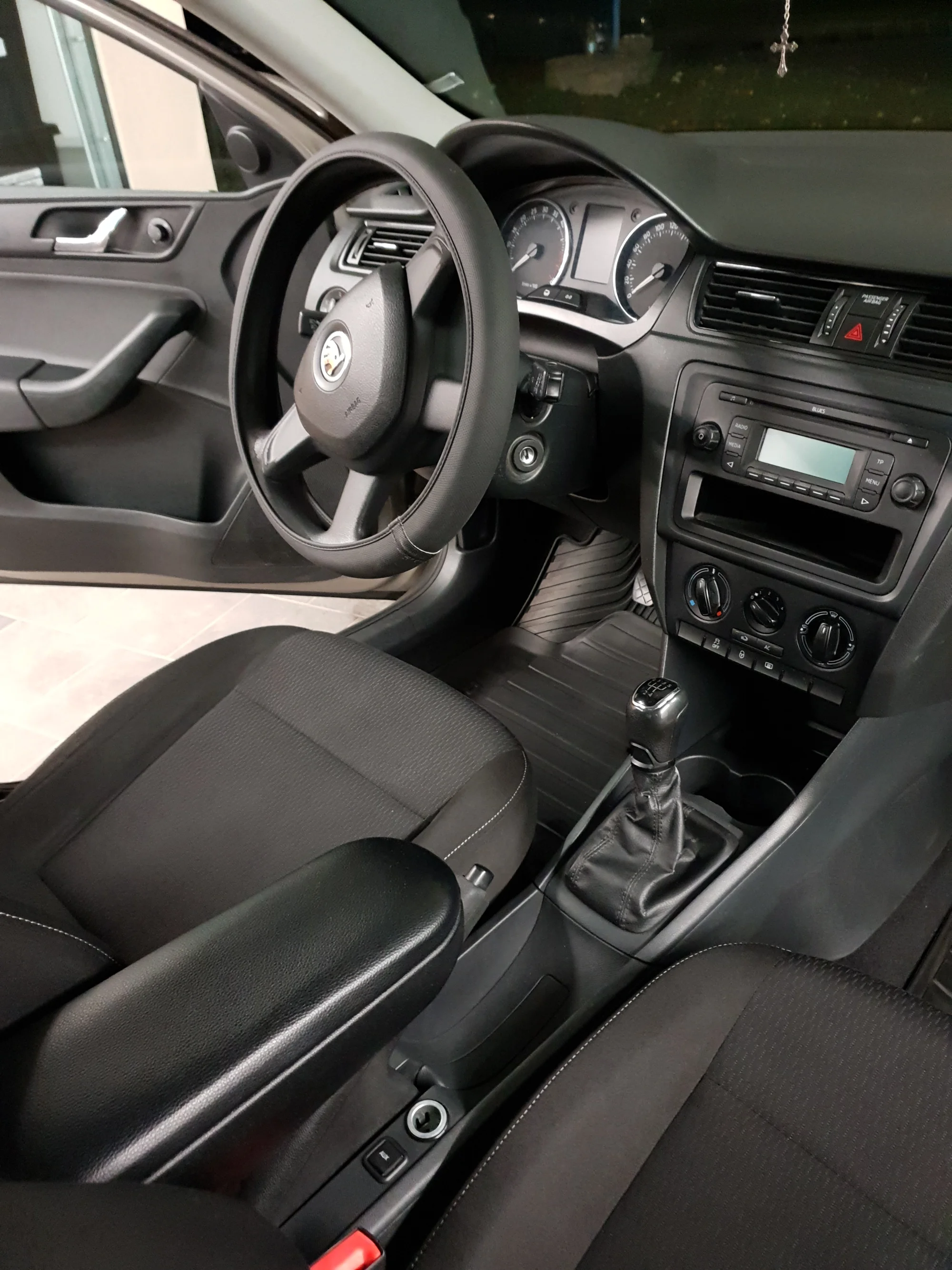 Důkladné mytí interiéru či exteriéru auta i detailní čištění kol