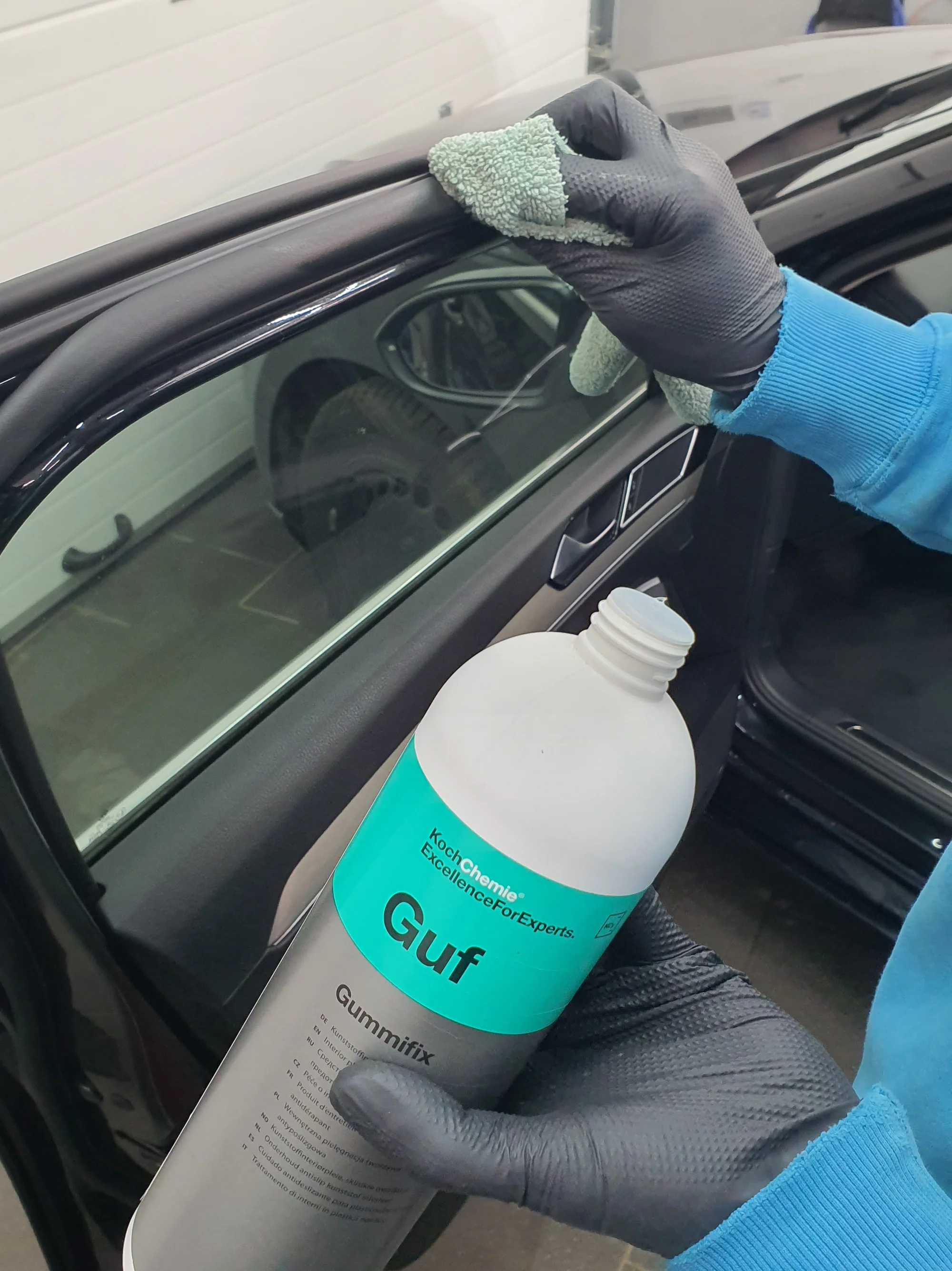 Důkladné mytí interiéru či exteriéru auta i detailní čištění kol