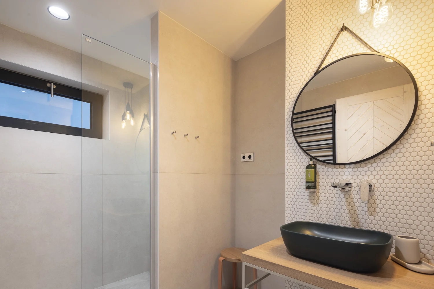 Luxusní dovolená v Jizerských horách: moderní apartmány až pro 7 osob, snídaně, privátní wellness