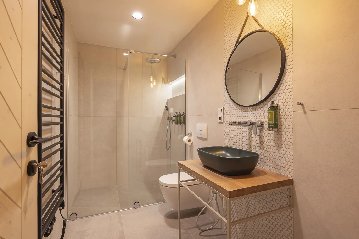 Luxusní dovolená v Jizerských horách: moderní apartmány až pro 7 osob, snídaně, privátní wellness