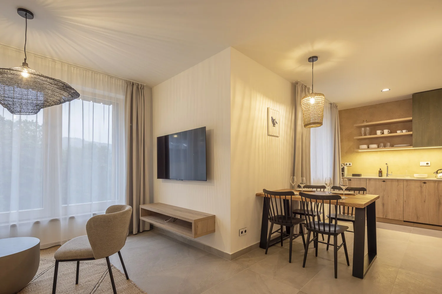 Luxusní dovolená v Jizerských horách: moderní apartmány až pro 7 osob, snídaně, privátní wellness