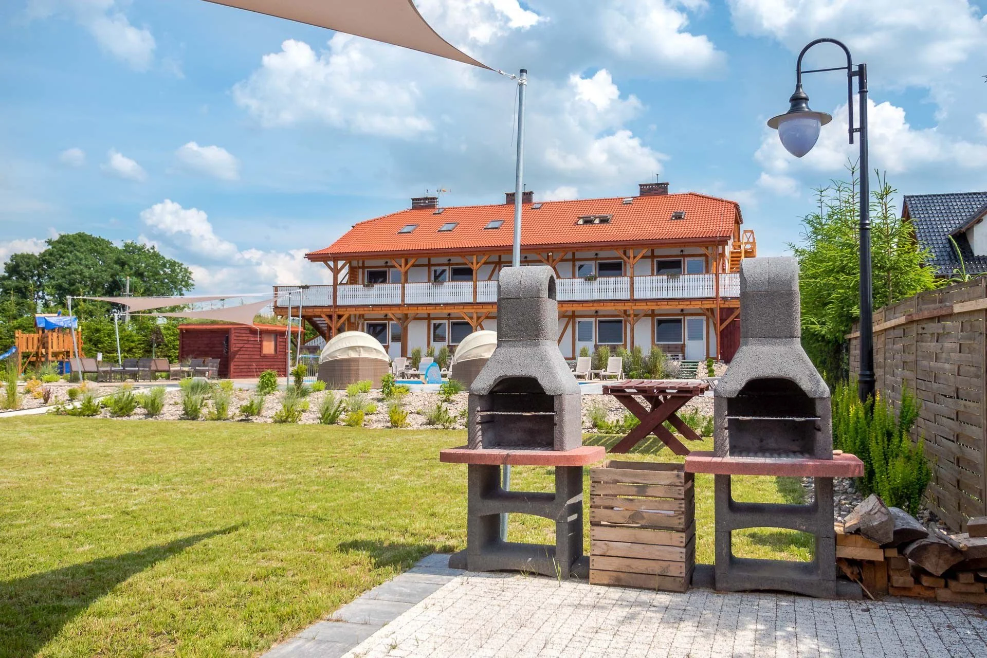 Dovolená u Baltu: wellness s bazénem, saunou a vířivkou, parádní hřiště, nedaleko od pláže