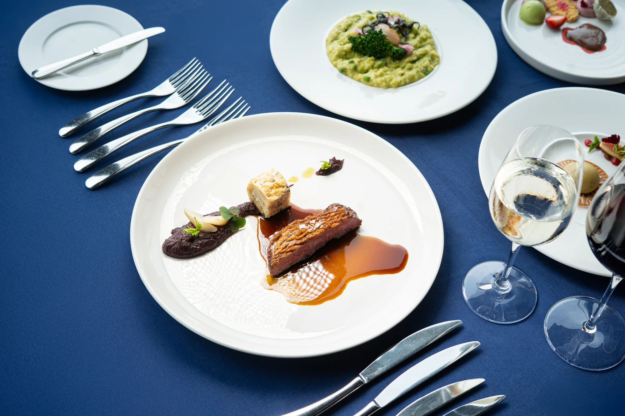 Luxusní 5chodové menu v Žižkovské věži: foie gras, siven, kachní prsa a signature cocktail