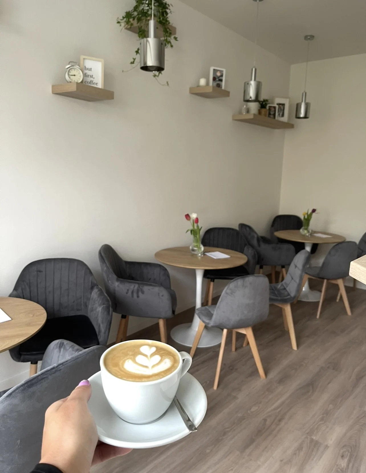 Káva, dezert a domácí limonáda pro 1 nebo 2 osoby: tiramisu, větrník a další dobroty
