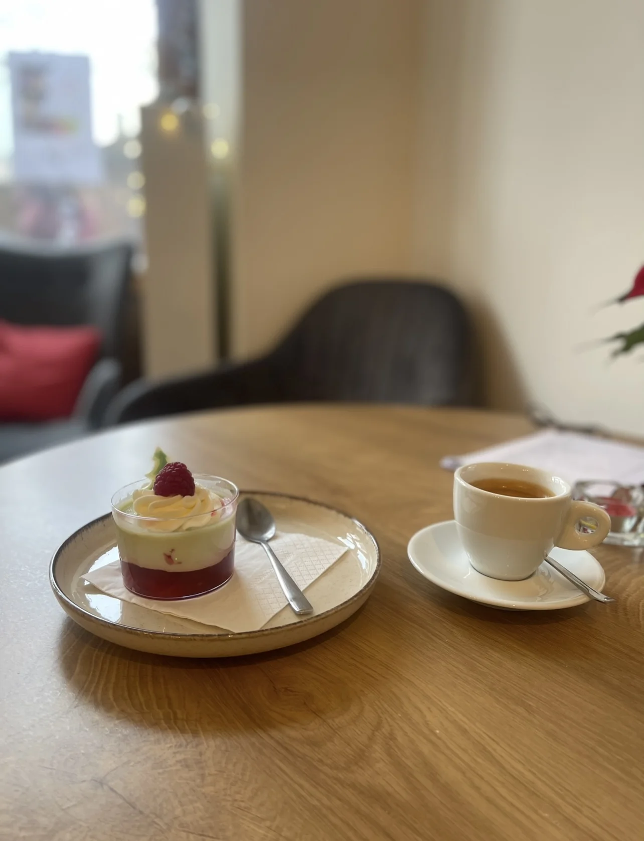 Káva, dezert a domácí limonáda pro 1 nebo 2 osoby: tiramisu, větrník a další dobroty