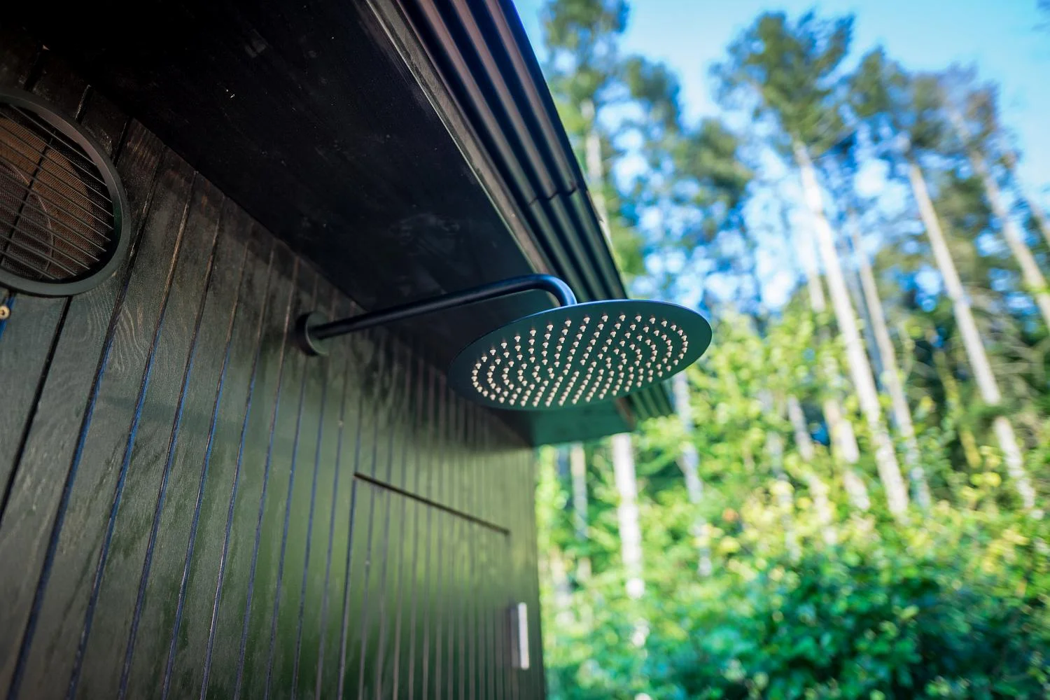 Tiny house na Sázavě: cedrová sauna, možnost snídaní i grilování