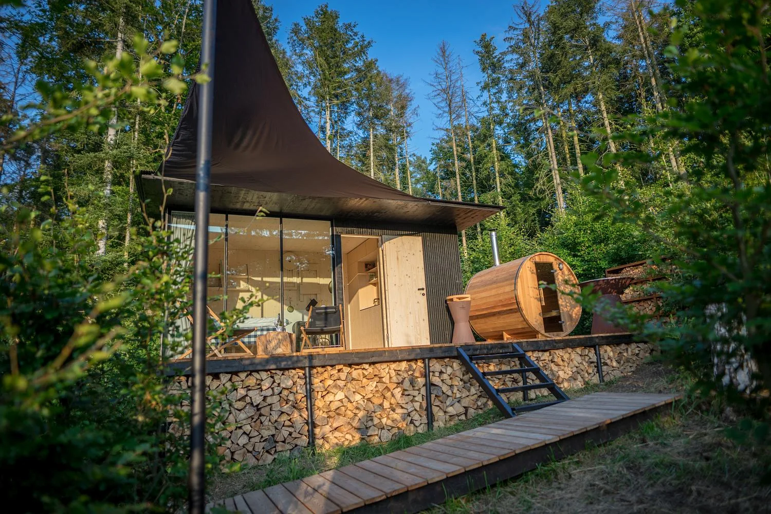 Tiny house na Sázavě: cedrová sauna, možnost snídaní i grilování