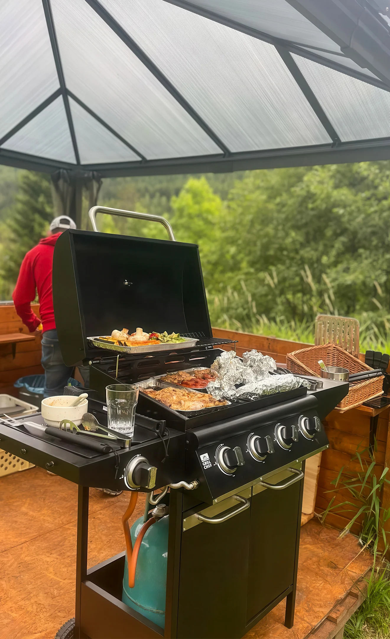 Zapůjčení grilu na 2 hodiny + grill balíček (maso, sýry, pečivo, omáčky)
