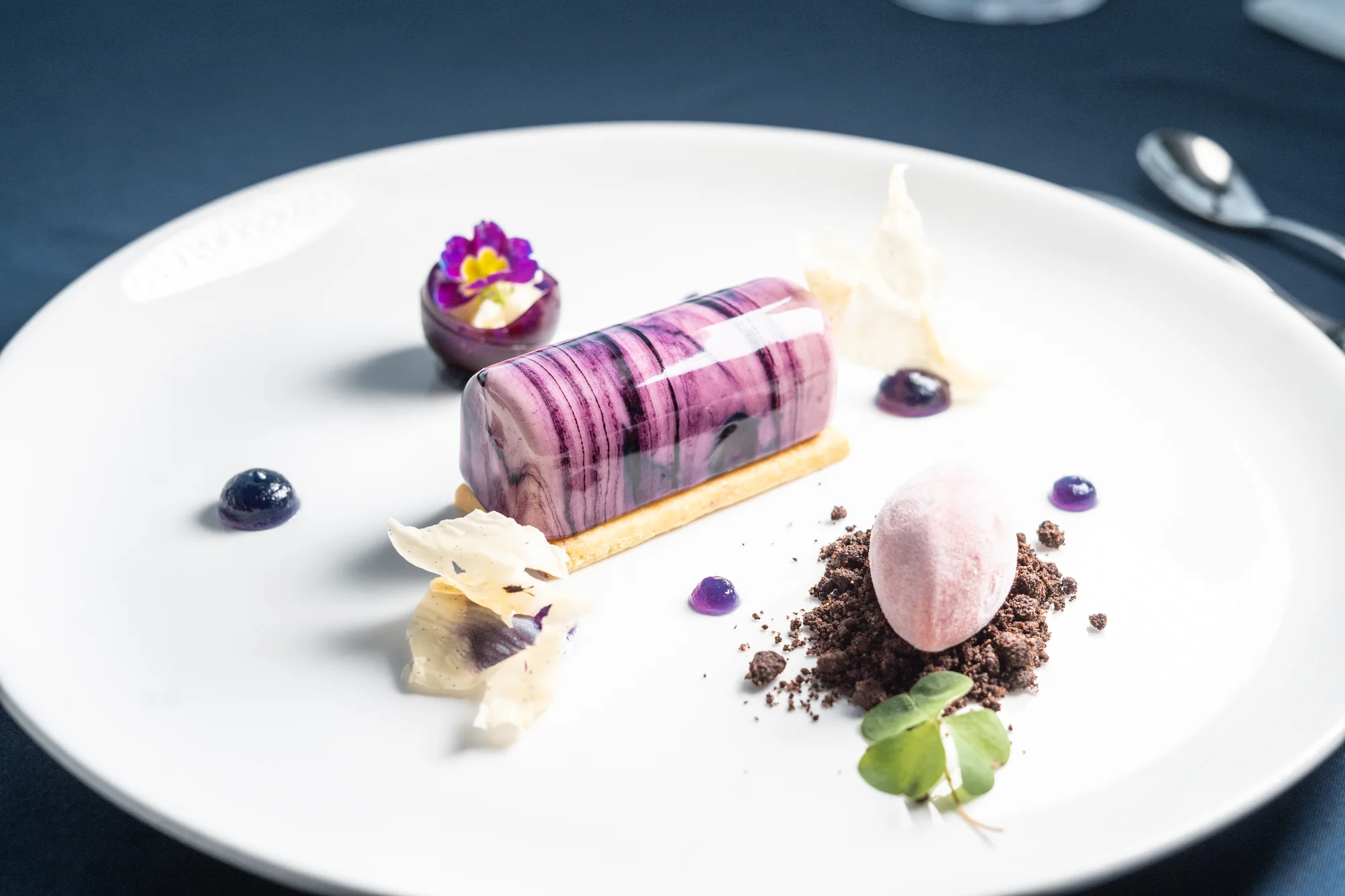 Dárkové poukazy na jídlo i nápoje ve 3 restauracích Žižkovské věže: Miminoo, Oblaca a Bistro 66