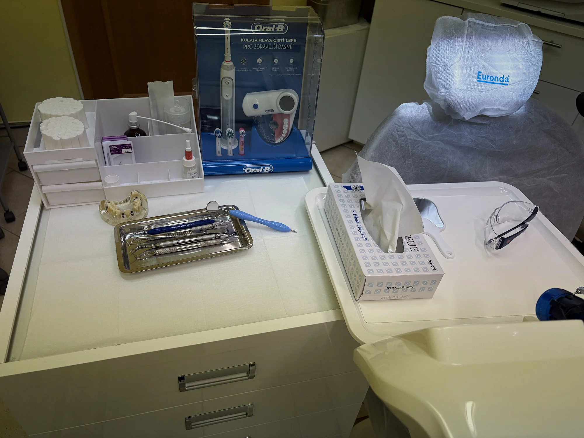Pro zářivý úsměv a zdravý chrup: dentální hygiena včetně lehkého bělení zubů
