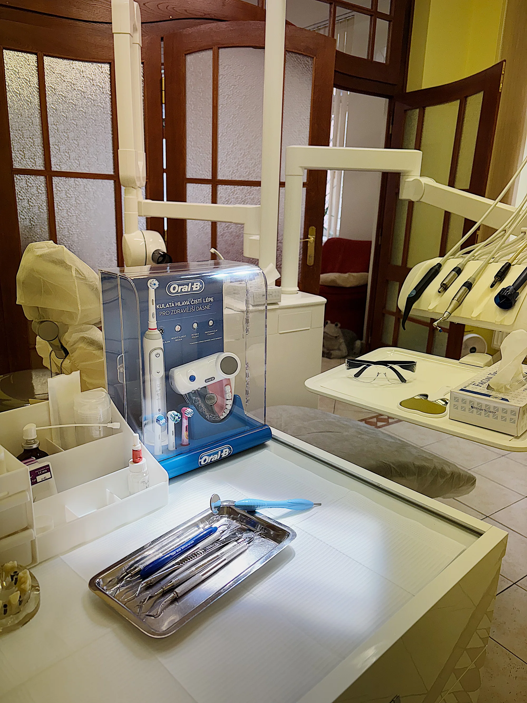 Pro zářivý úsměv a zdravý chrup: dentální hygiena včetně lehkého bělení zubů