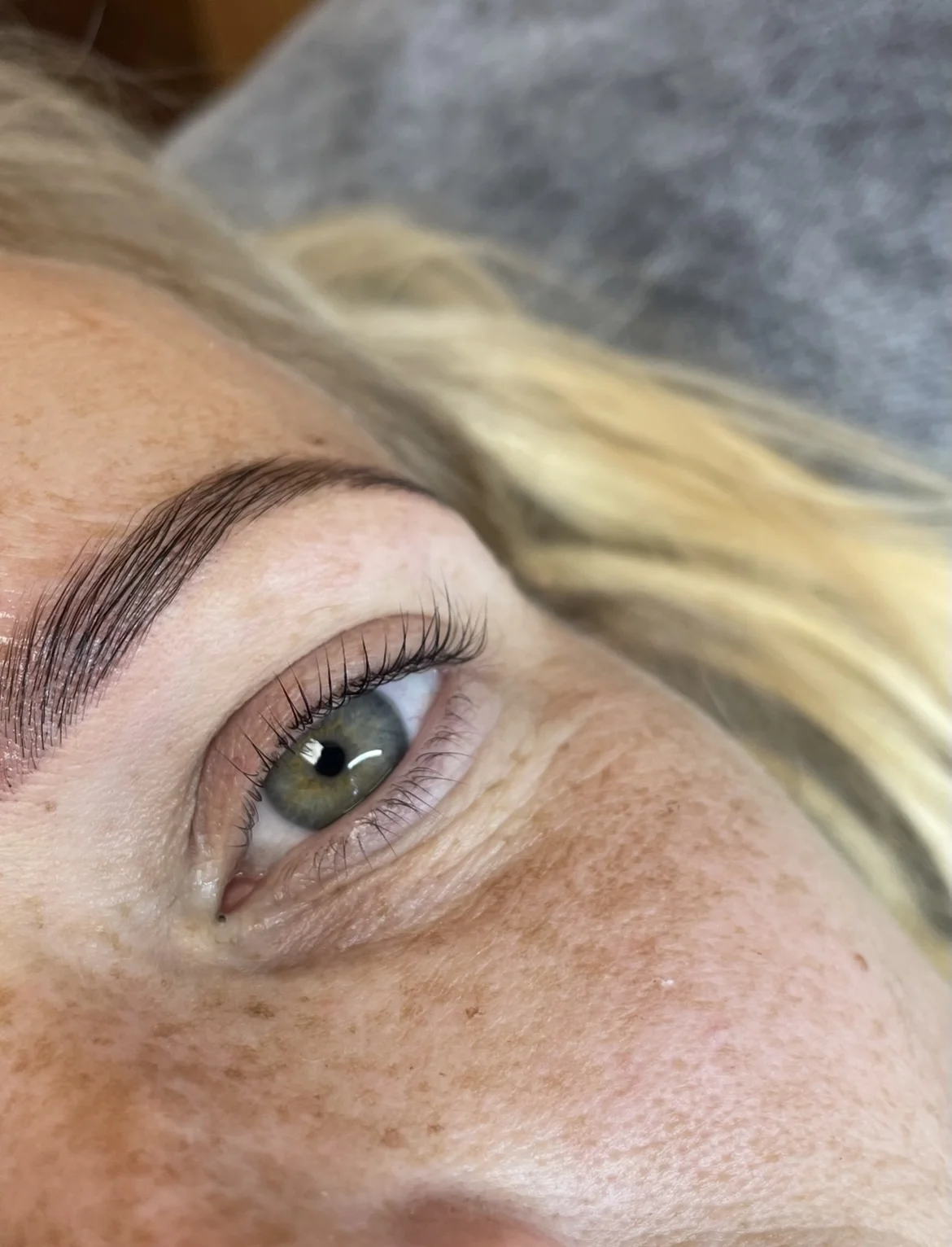 Uhrančivý pohled: lash lifting včetně barvy na řasy v salonu v Prostějově