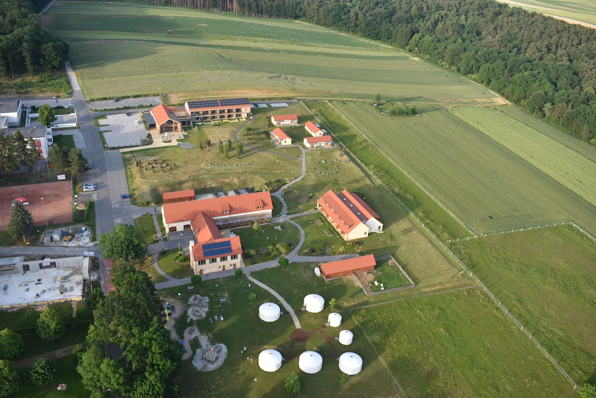 Rodinná dovolená v Rakousku: hotel s polopenzí a wellness, malá zoo i venkovní bazény