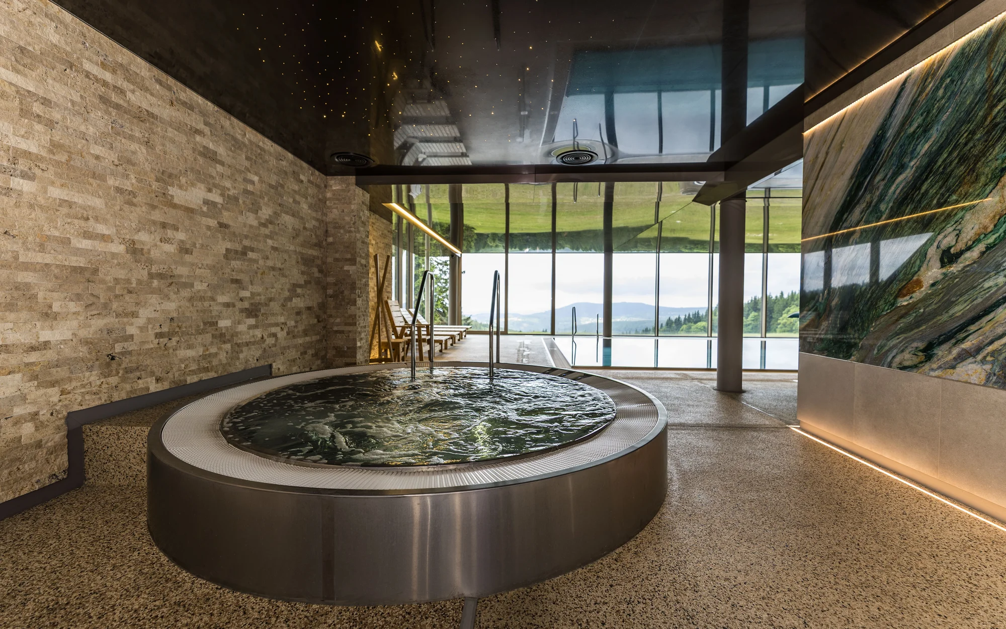 Horský hotel u Pece pod Sněžkou: snídaně či polopenze a 90 min. wellness