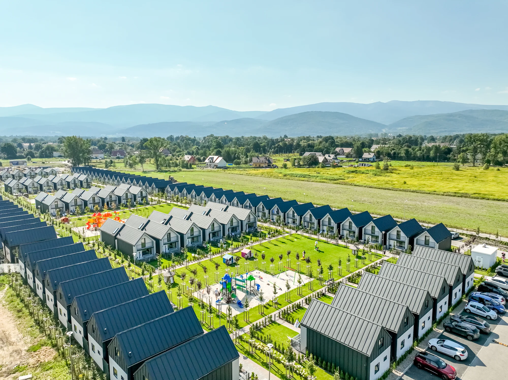 Jelenia Góra: zážitkový resort s aquaparkem i animačním programem, bydlení v moderních domcích