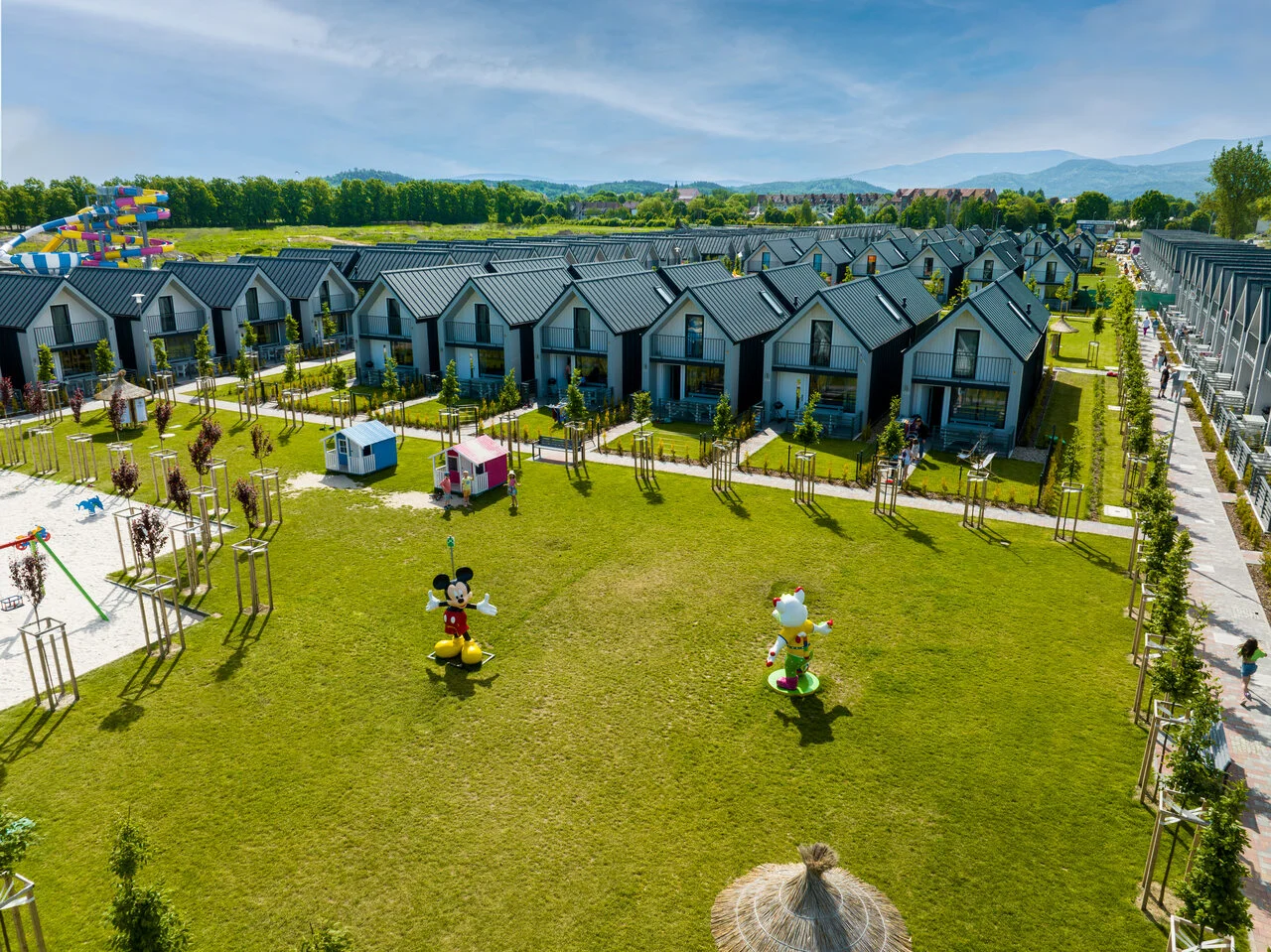 Jelenia Góra: zážitkový resort s aquaparkem i animačním programem, bydlení v moderních domcích