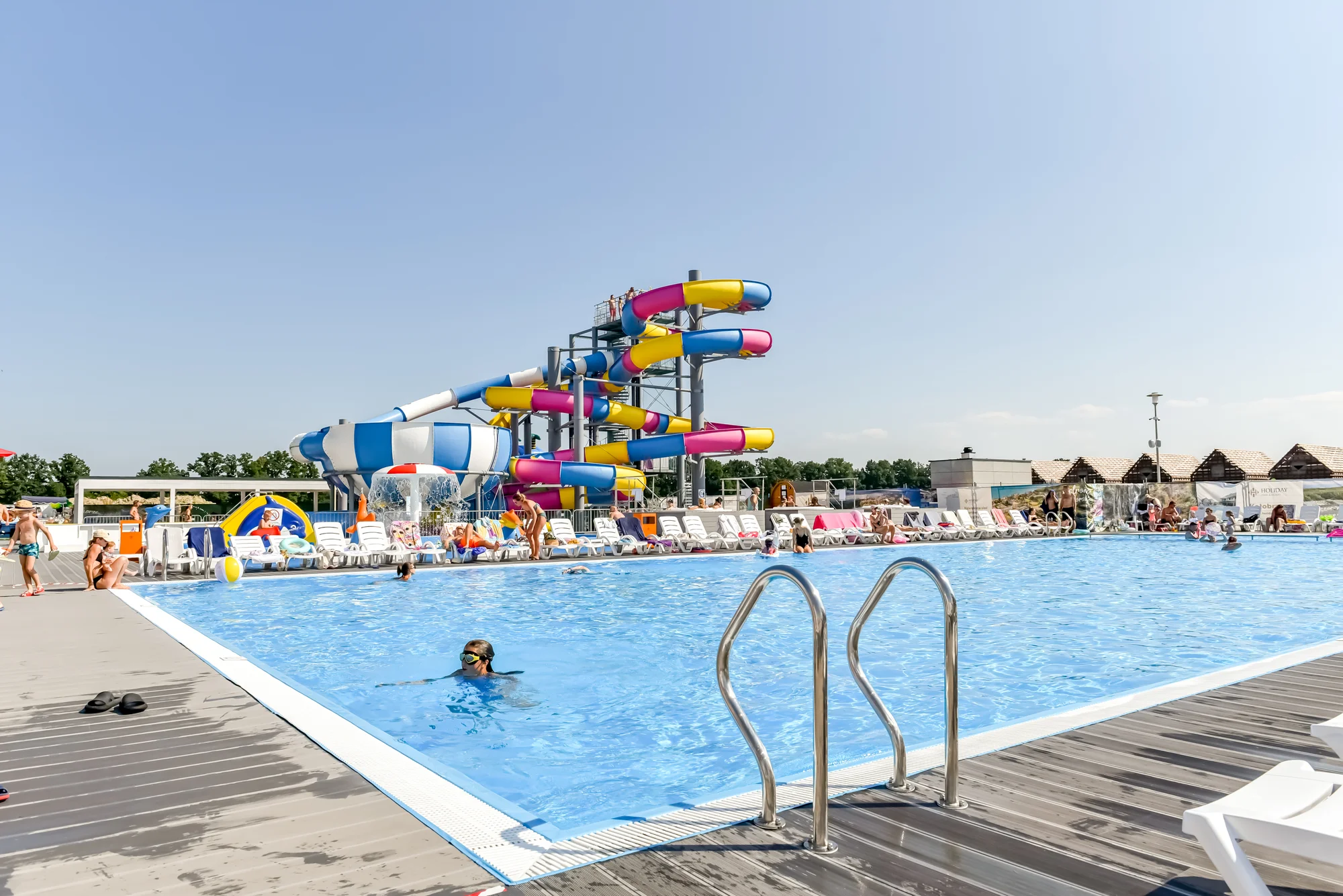 Jelenia Góra: zážitkový resort s aquaparkem i animačním programem, bydlení v moderních domcích