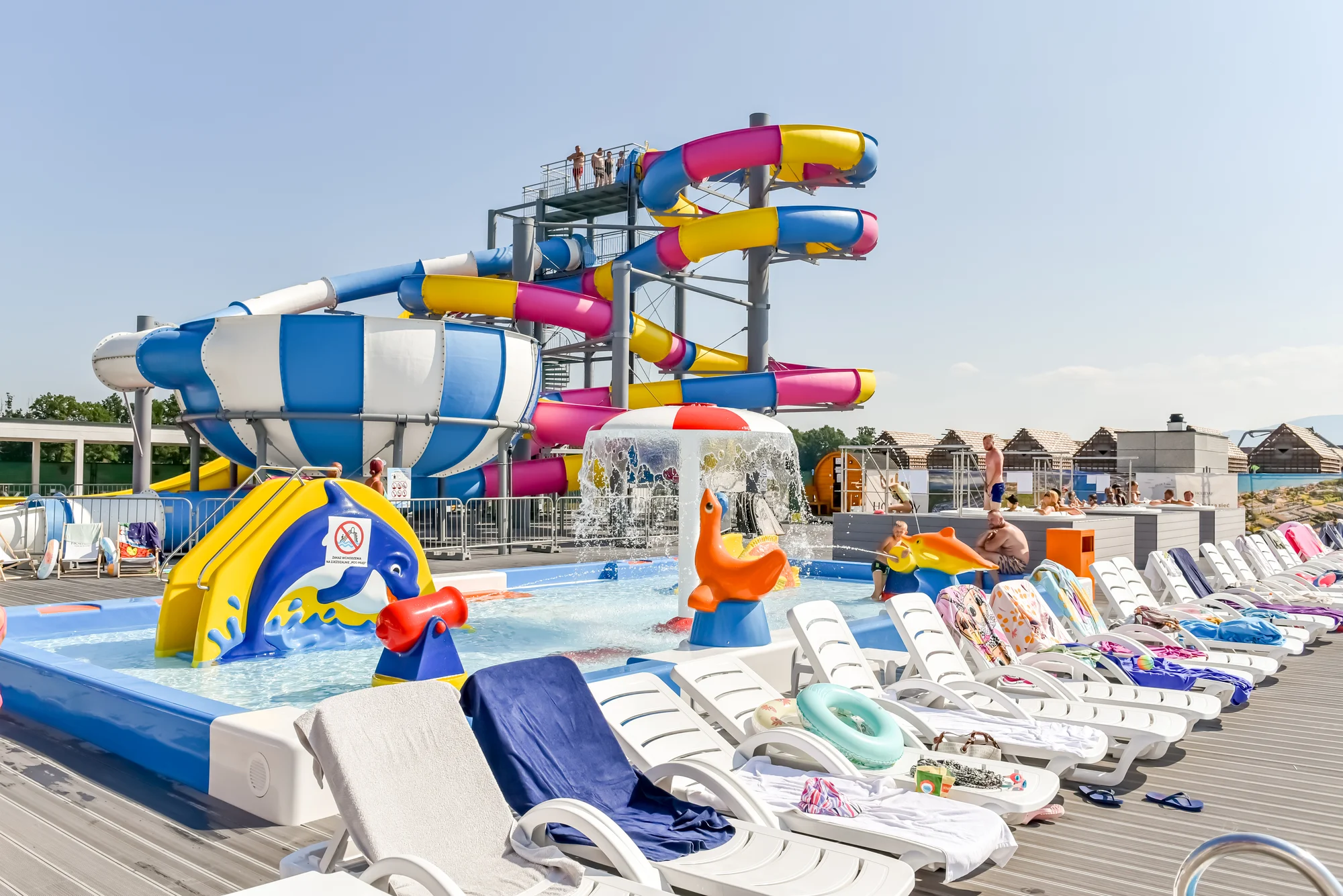 Jelenia Góra: zážitkový resort s aquaparkem i animačním programem, bydlení v moderních domcích